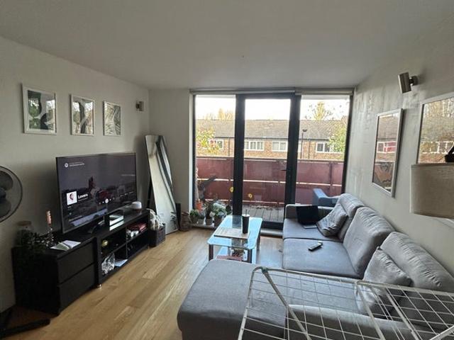 Flat for rent in North Kensington, Greater London