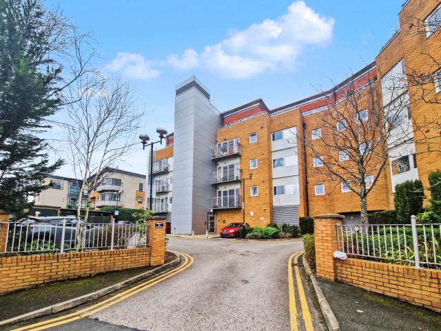Flat for rent in Whitefield, Bury