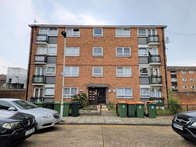 Flat for rent in Manor Park, Greater London