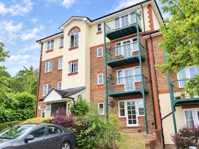 Flat for rent in High Wycombe Community Board, High Wycombe