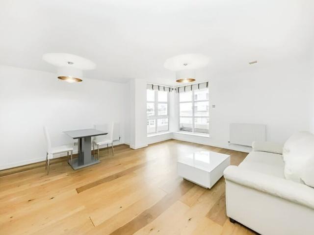 Flat for rent in Silvertown, Silvertown
