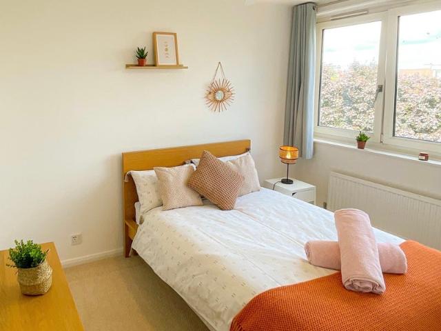 Flat for rent in Furzedown, Greater London