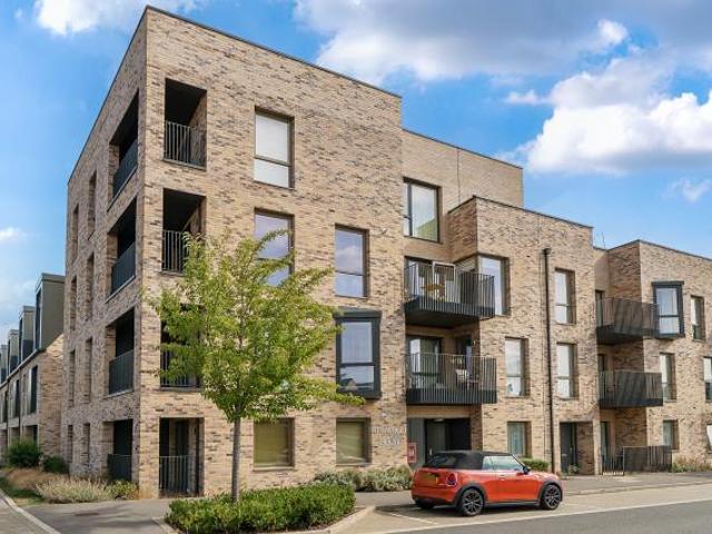 Flat for rent in Barton Park, The Slade