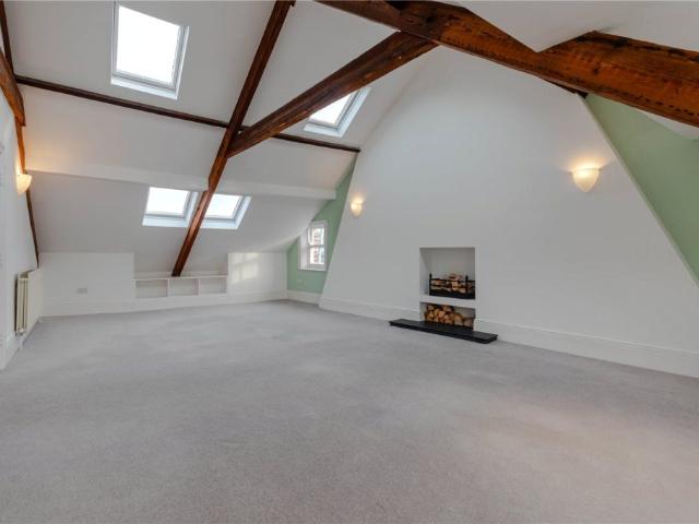 Flat for rent in Scholes, Leeds