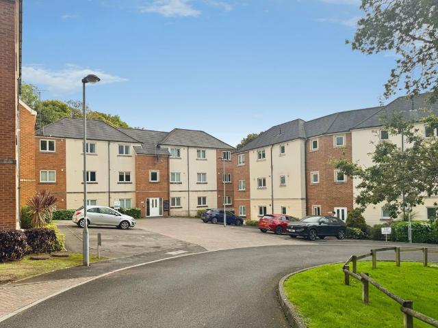 Flat for rent in Pye Corner, Newport