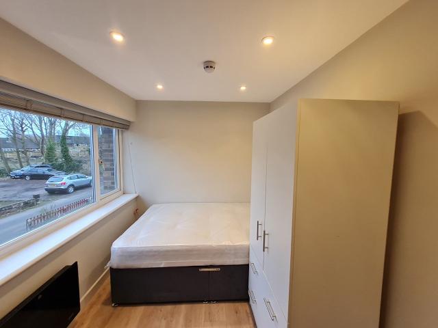 Flat for rent in Harmondsworth, Greater London