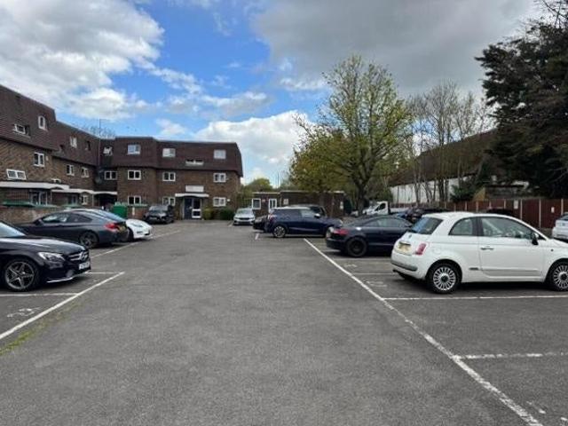 Flat for rent in London Borough of Hillingdon, Greater London