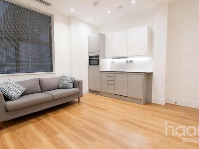 Flat for rent in Cippenham, Slough