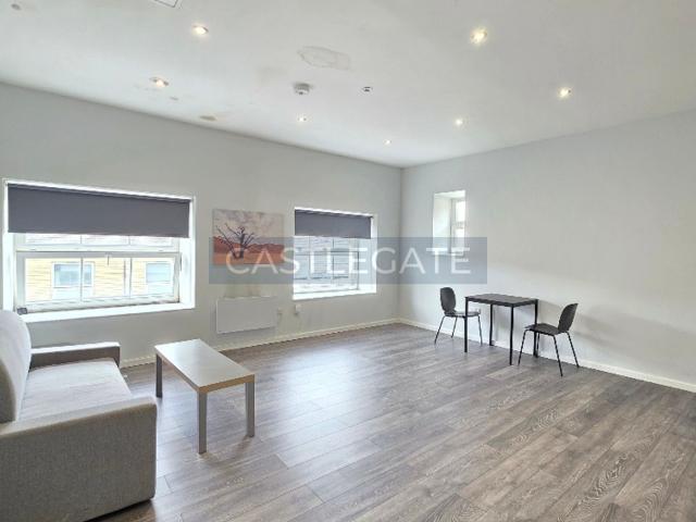 Flat for rent in Huddersfield, West Yorkshire