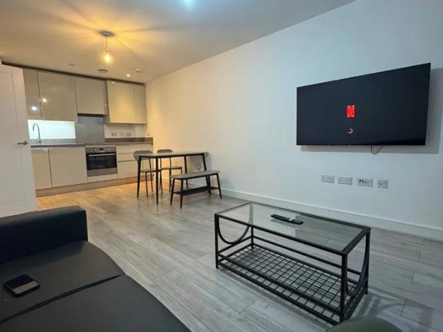 Flat for rent in Wexham and Ivers Community Board, Richings Park