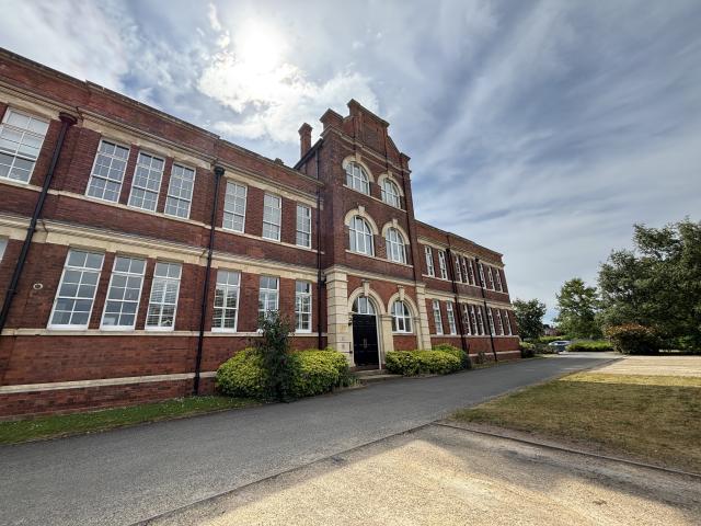 Flat for rent in Lichfield, Boley Park