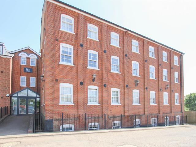 Flat for rent in Duton Hill, Essex