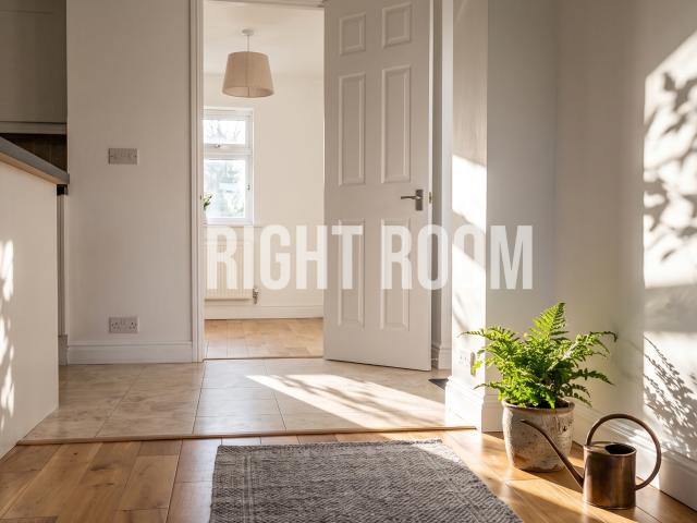 Flat for rent in Old Dean, Heol-las