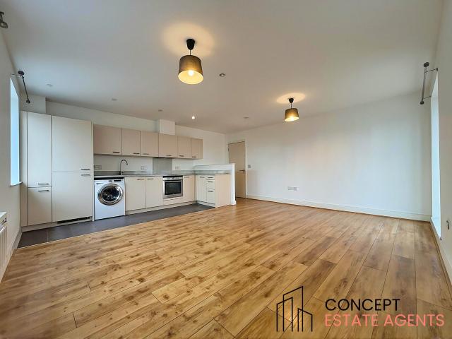 Flat for rent in Worcester Park, Greater London