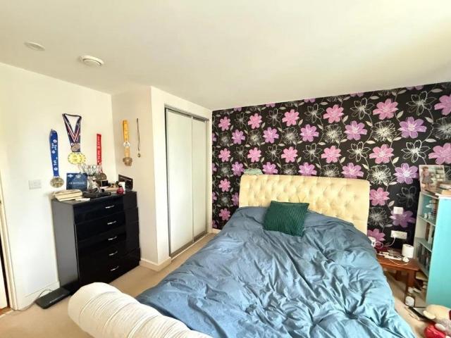 Flat for rent in Beavers, Greater London