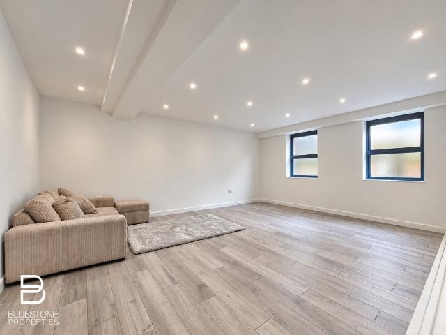 Flat for rent in London Borough of Sutton, Greater London