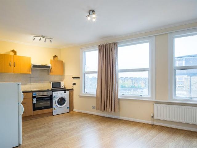 Flat for rent in London Borough of Wandsworth, Greater London