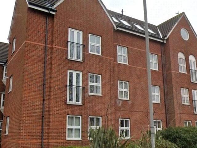 Flat for rent in Elm Park, Calderstones