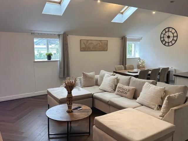 Flat for rent in Elm Park, Calderstones