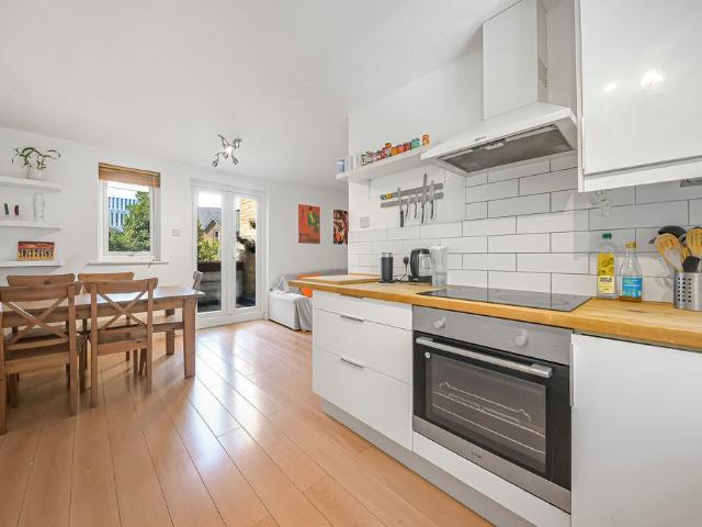 Flat for rent in Marford, Wales