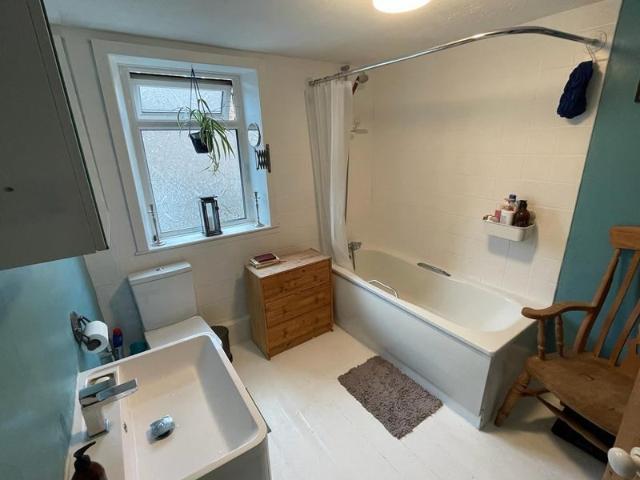 Flat for rent in Calderstones