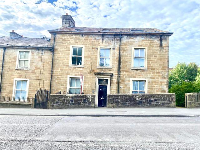 Flat for rent in Burnley Wood, Burnley