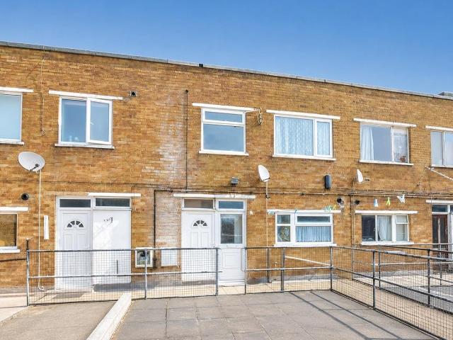 Flat for rent in Belle Grove, Greater London