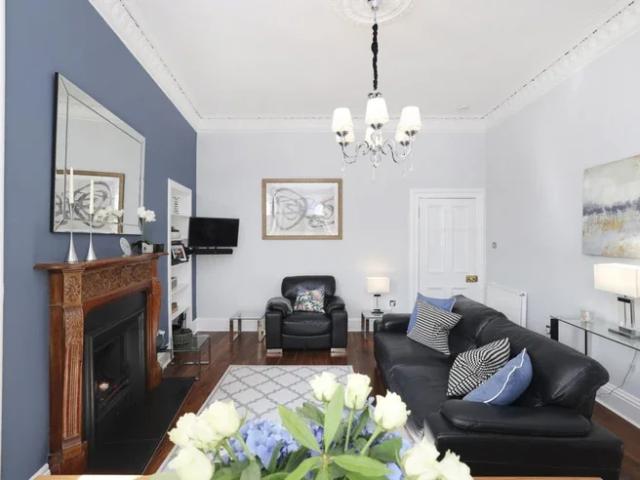 Flat for rent in Broughton, Scotland