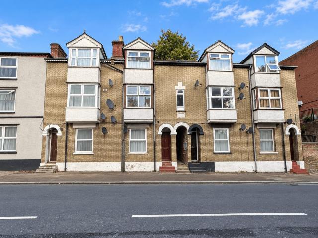 Flat for rent in High Wycombe Community Board, High Wycombe