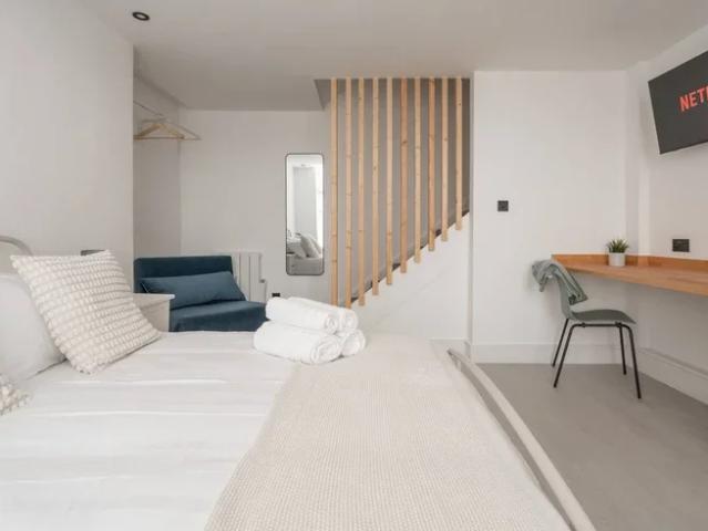 Flat for rent in Calderstones