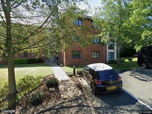 Flat for rent in Calderstones