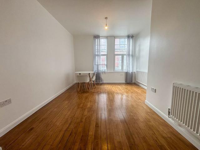 Flat for rent in St Matthew's, Old Wharf