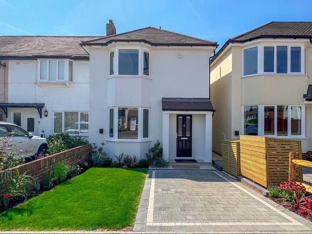 Apartment for rent in Blackhills, Surrey
