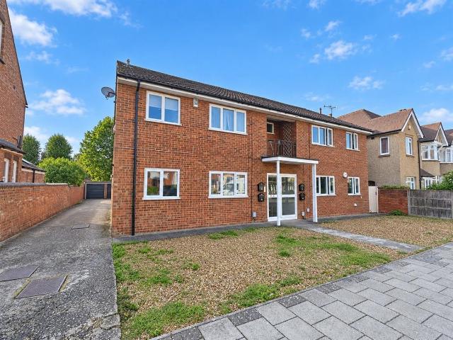 Flat for rent in Queens Park, Bedford