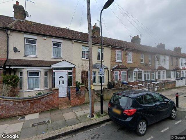 Flat for rent in London Borough of Ealing, Greater London