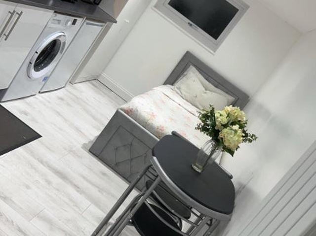 Flat for rent in Broadfield, Glynde