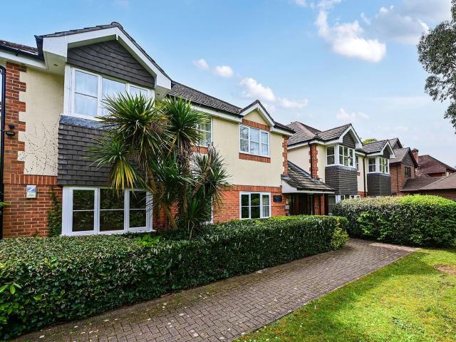 Flat for rent in Fleet, Hart