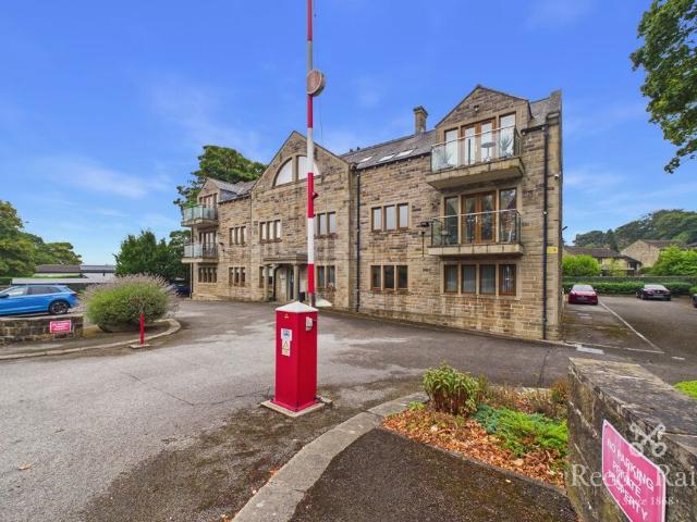 Flat for rent in Birkby, Huddersfield
