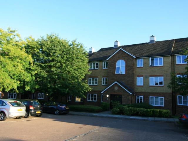 Flat for rent in Red Hill, Surrey