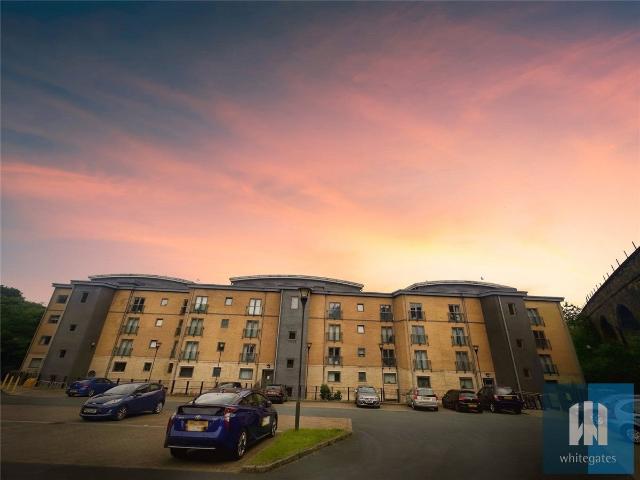 Flat for rent in Huddersfield, Kirklees