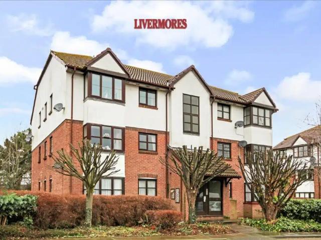 Flat for rent in Worcester Park Estate, Monks Orchard
