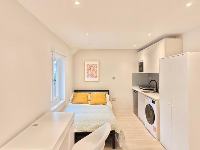 Flat for rent in Mill Meads, Greater London