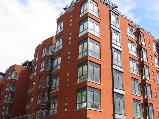 Flat for rent in Calderstones