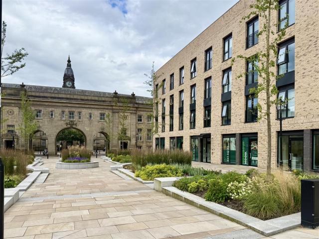 Flat for rent in The Haulgh, Lee Bank