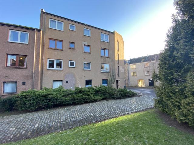 Flat for rent in Moneydie, Scotland