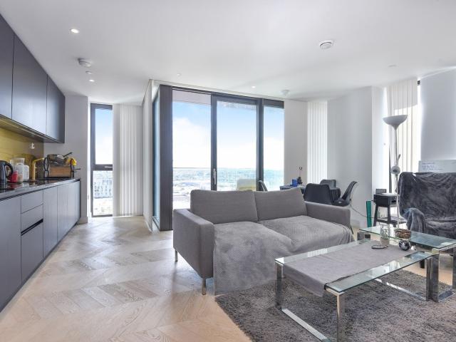 Flat for rent in East Greenwich, Greater London