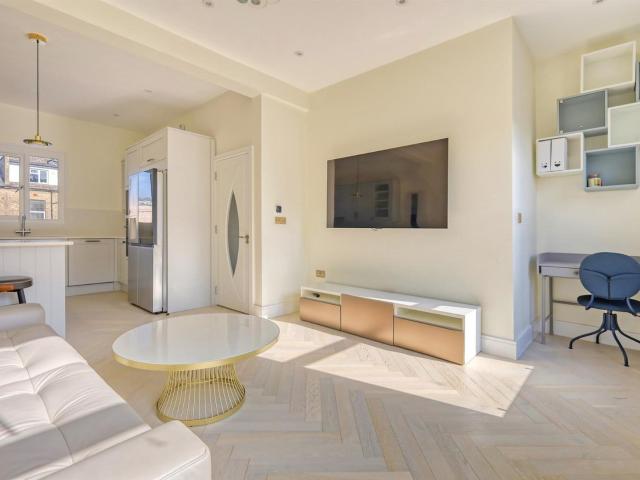 Flat for rent in Brownswood Park, Stoke Newington