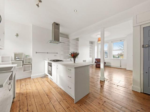 Flat for rent in Cricklewood, Brent