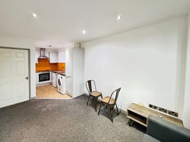 Flat for rent in Woolshops, Halifax