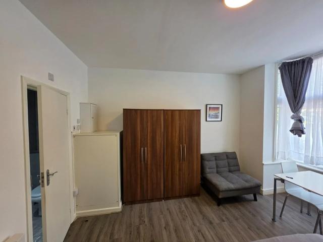 Flat for rent in Cricklewood, Greater London